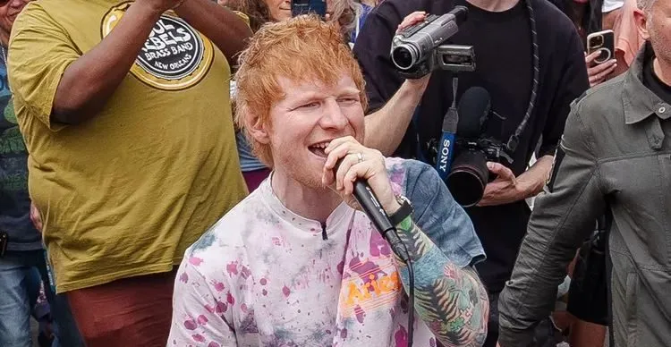 Bikin Heboh, Ed Sheeran Nyanyikan Lagu Baru di Jalanan AS