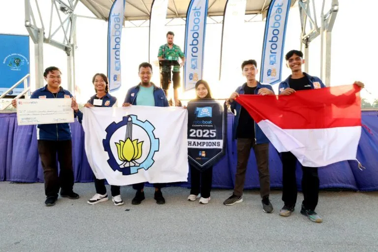 Keren! Kapal Robot Buatan Mahasiswa ITS Raih Juara di IRC 2025