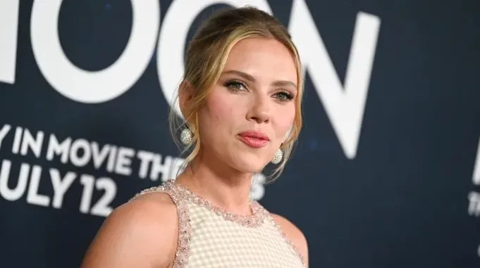Anti Media Sosial, Scarlett Johansson Ogah Foto Bareng Fans