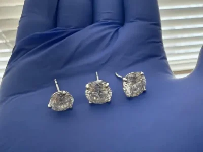 Anting berlian Tiffany & Co. yang dicuri Jaythan Gilder. (Foto: DEPARTEMEN POLISI ORLANDO)