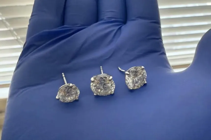 Demi Kabur, Perampok Tiffany & Co ini Nekat Telan Anting Berlian