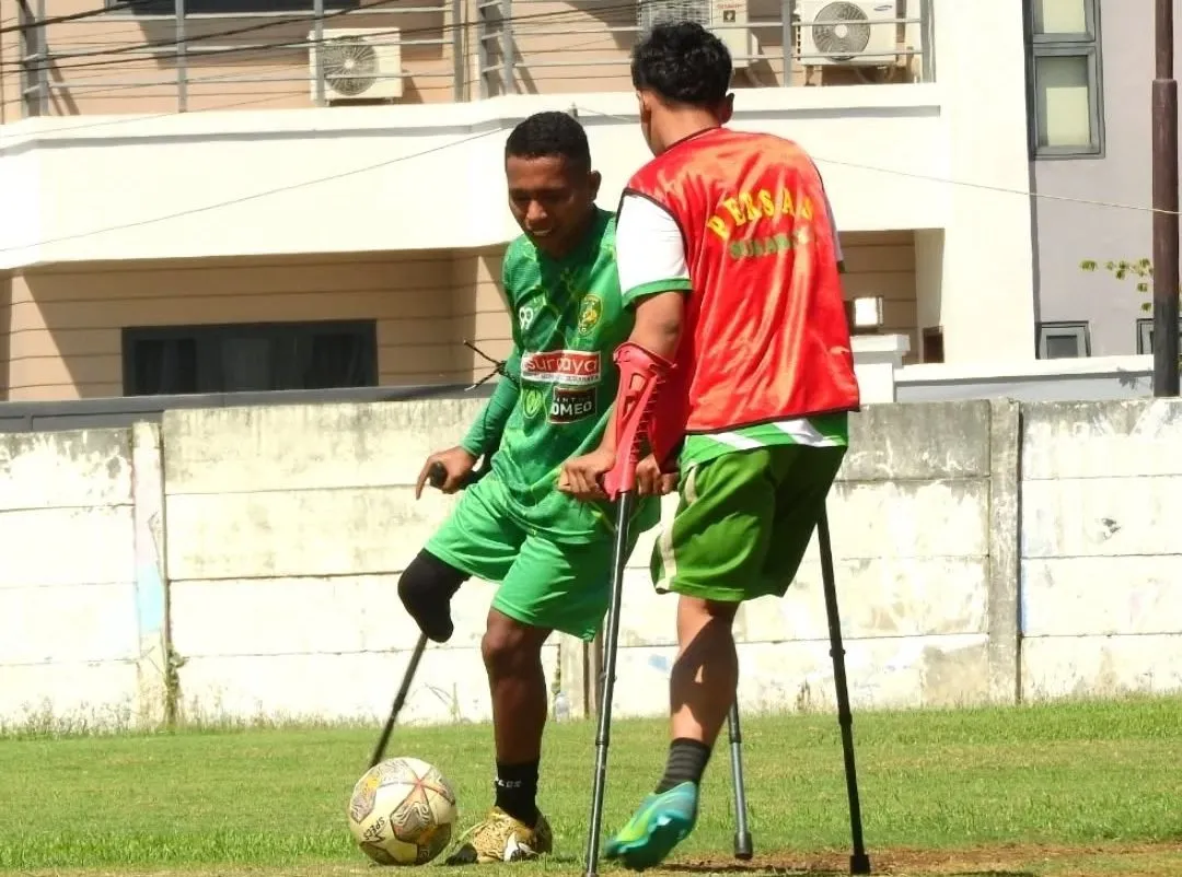 Rilus Siko, Pesepak Bola Berkaki Satu dengan Sejuta Mimpi