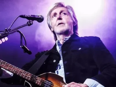 Paul McCartney saat manggung di Bowery Ballroom, New York City. Foto : MJ KIM