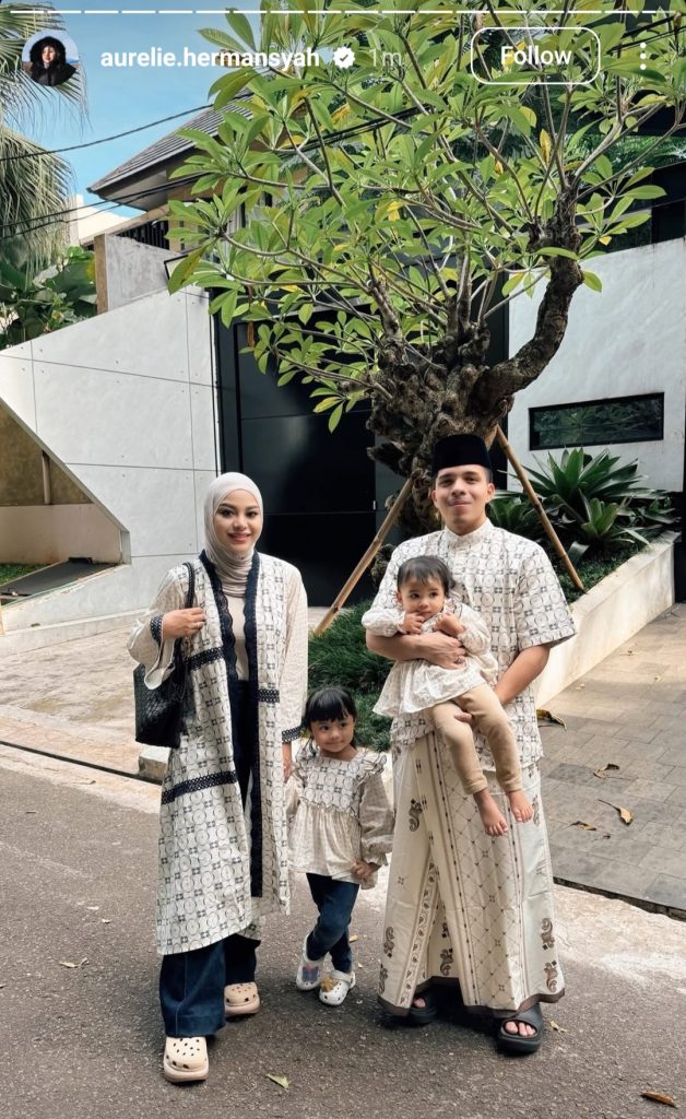 Atta Halilintar, Aurel Hermansyah, dan anak mereka (Foto: Instagram/aurelie.hermansyah)