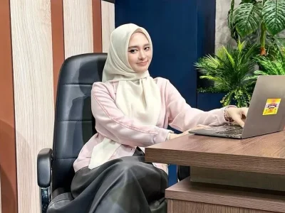 Inara Rusli menanggapi mantan suaminya, Virgoun, yang disebut sudah memiliki pacar baru. Foto : Instagram/mommy_starla