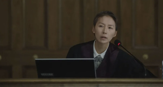 Kang Myung Joo di drama 'Extraordinary Attorney Woo'. Foto: Dok. ENA