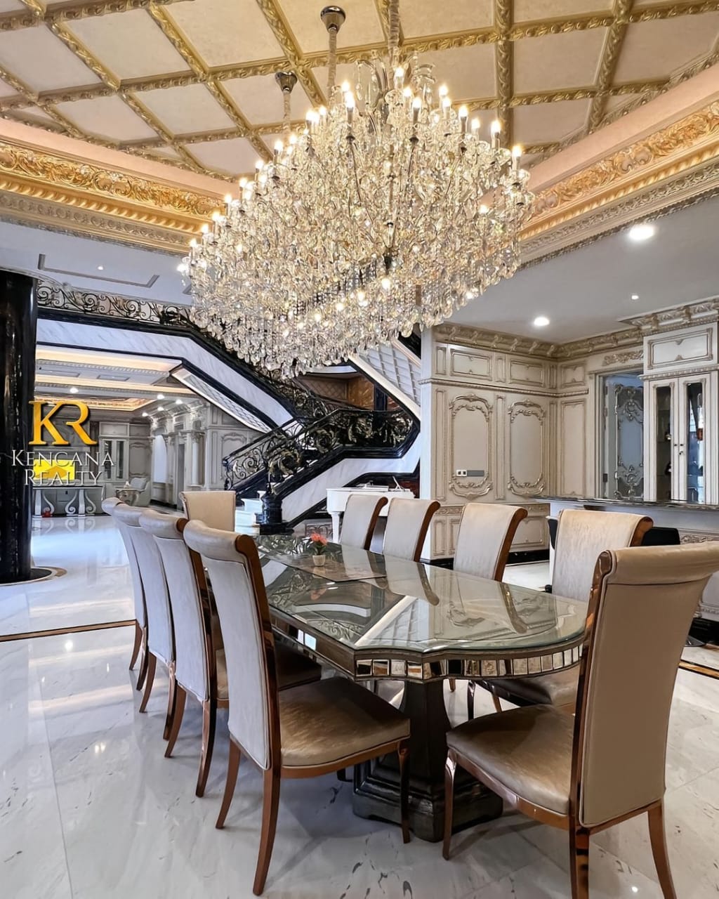 Ruang makan (Foto: TikTok/urbanluxuryhomes)
