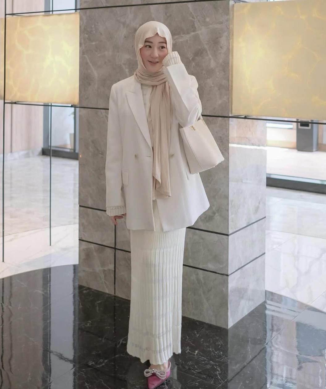 Outfit blazer. Foto: Dok. Instagram @larissachou