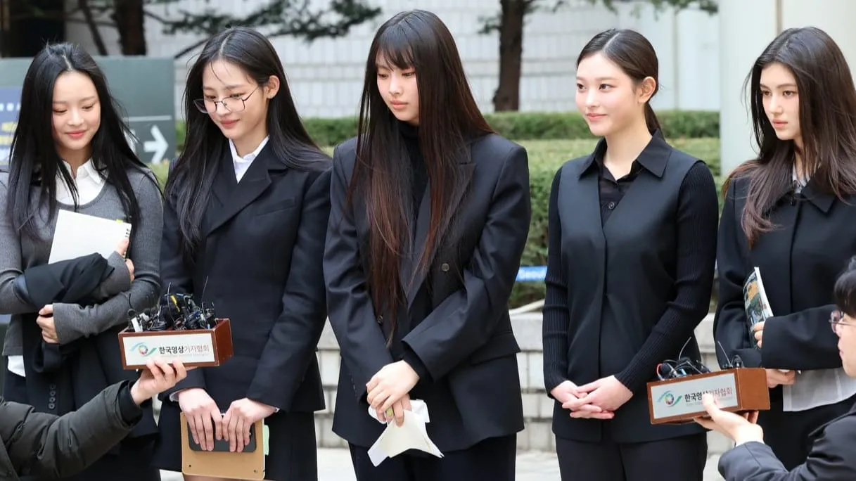 Sidang Pertama ADOR vs NewJeans, Para Anggota Menangis
