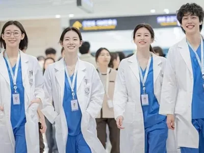 Pemeran para dokter residen di 'Resident Playbook'. Foto: Dok. Soompi
