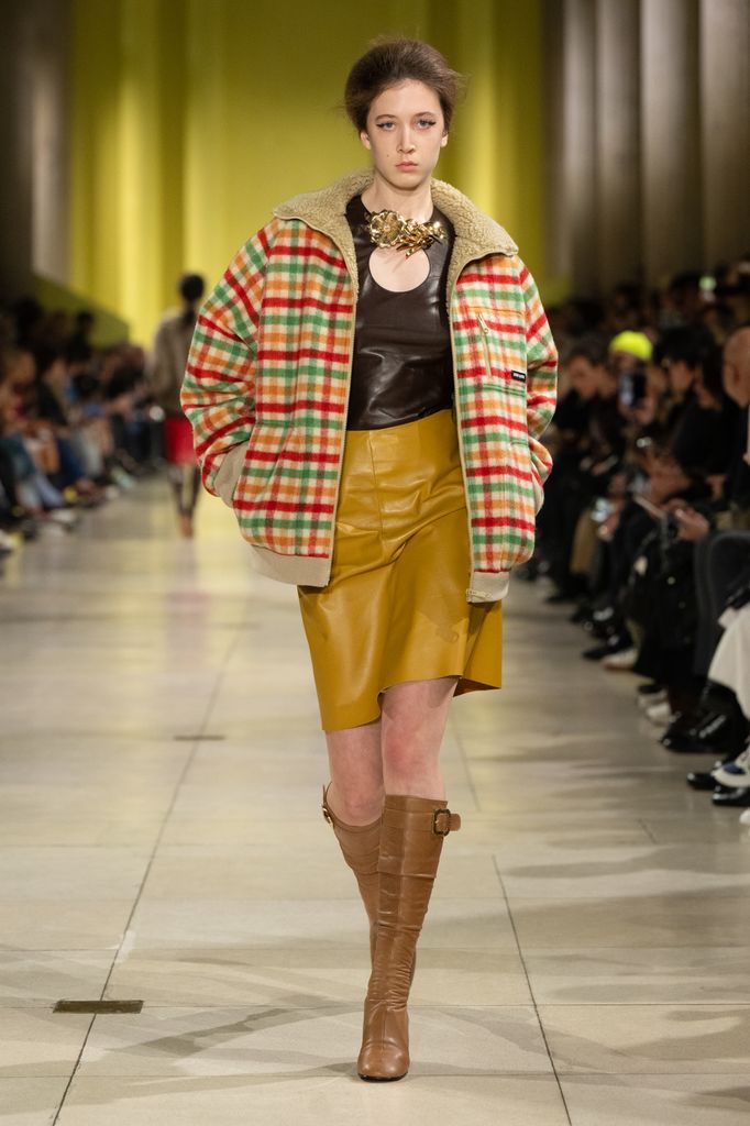 Sunday Rose di runway Miu Miu. Foto: Dok. Getty Images