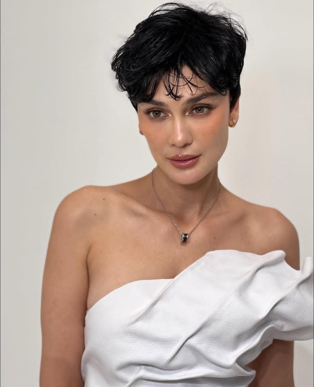 Potongan rambut pendek Luna Maya. Foto: Dok. Instagram @hairbyranggayusuf