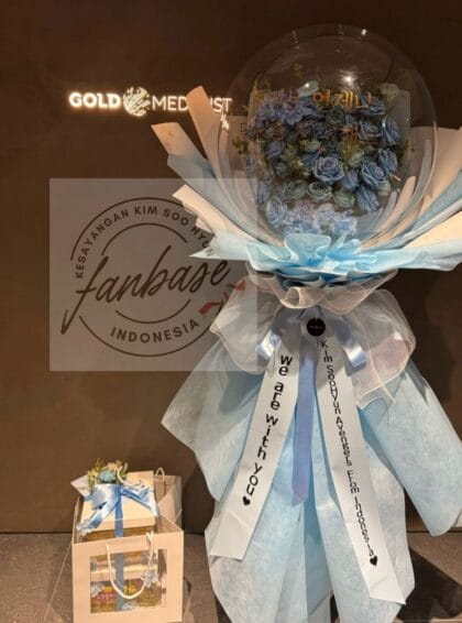 Kiriman bunga dan hadiah dari penggemar Indonesia. Foto: Dok. Koreaboo