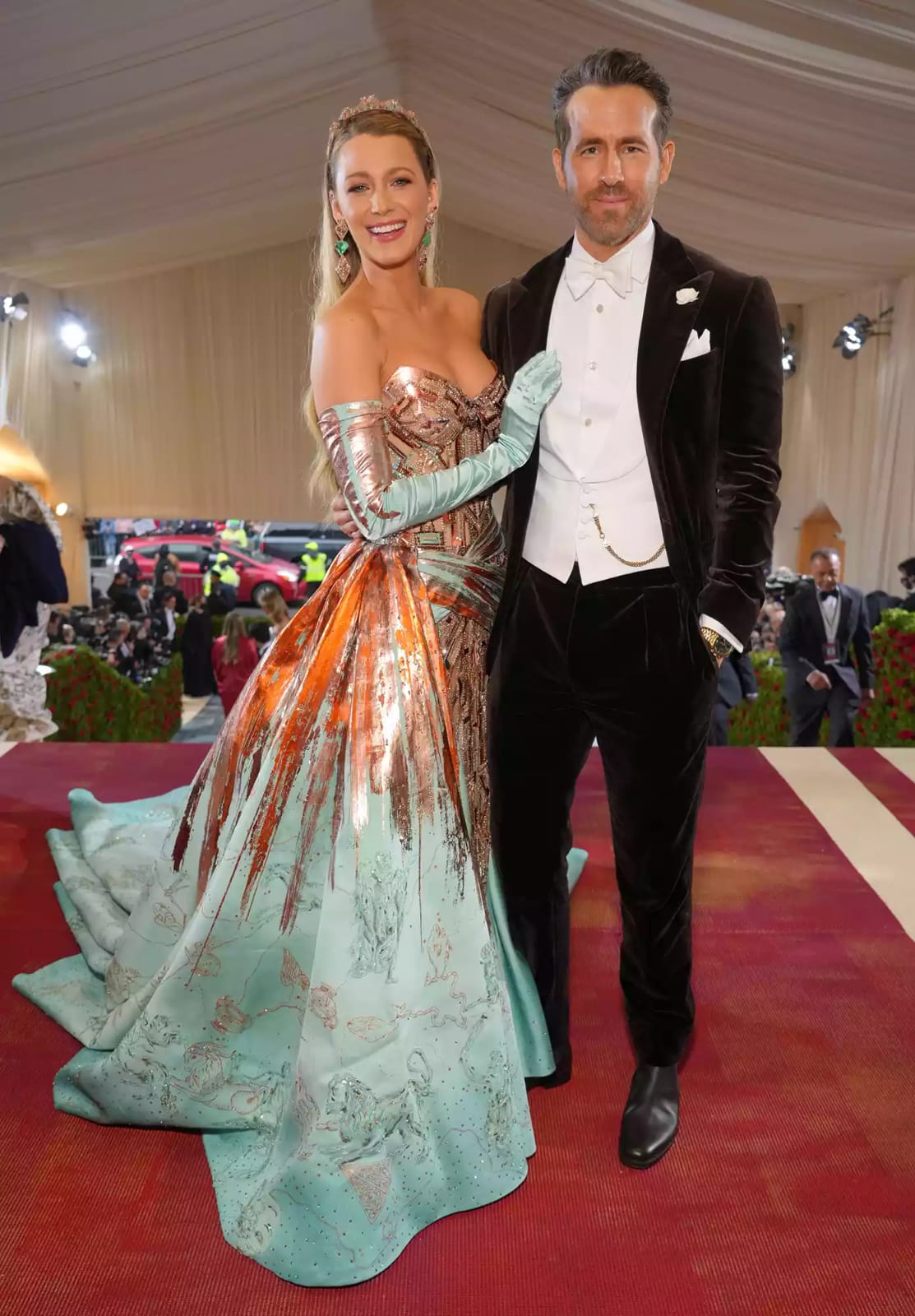 Blake Lively dan Ryan Reynolds saat menghadiri Met Gala 2022. Foto: Dok. Kevin Mazur/Getty Images