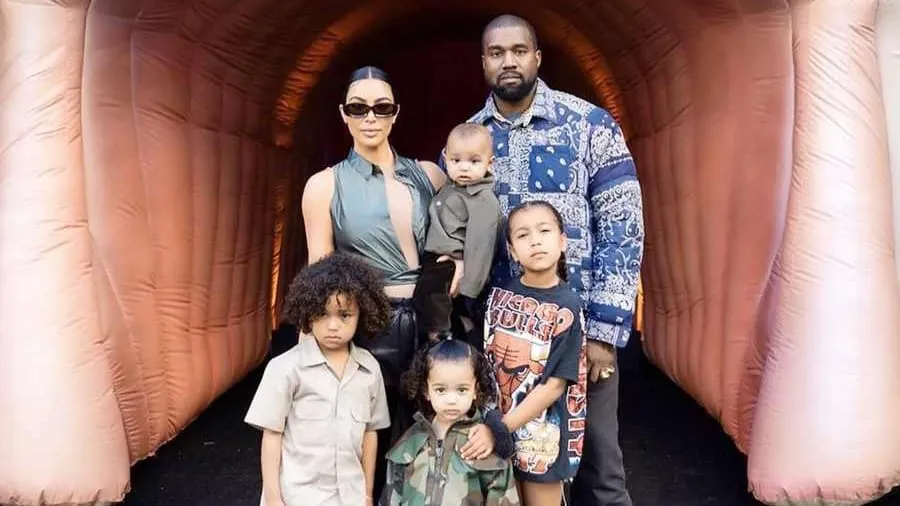 Kim Kardashian Siapkan Pengacara, Tak Tahan dengan Ulah Kanye West