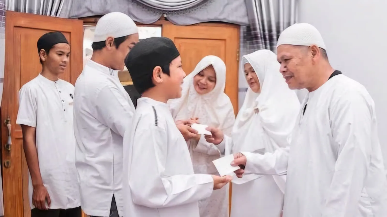 4 Zodiak Dermawan, Paling Royal Berbagi THR Saat Lebaran
