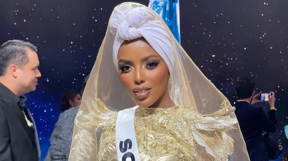 Khadija Omar, Peserta Berhijab Pertama Miss Universe Kini Lepas Hijab