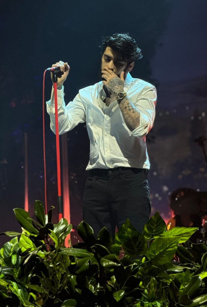 Zayn Malik saat konser Meksiko. (Foto: X/zaynmalikupdates)