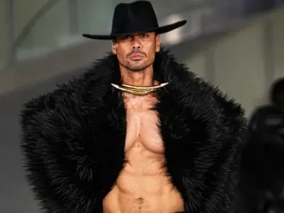 Chicco Jerikho pamer dada dan pakai high heels di catwalk (Foto: Instagram/hoseofharryhalim)