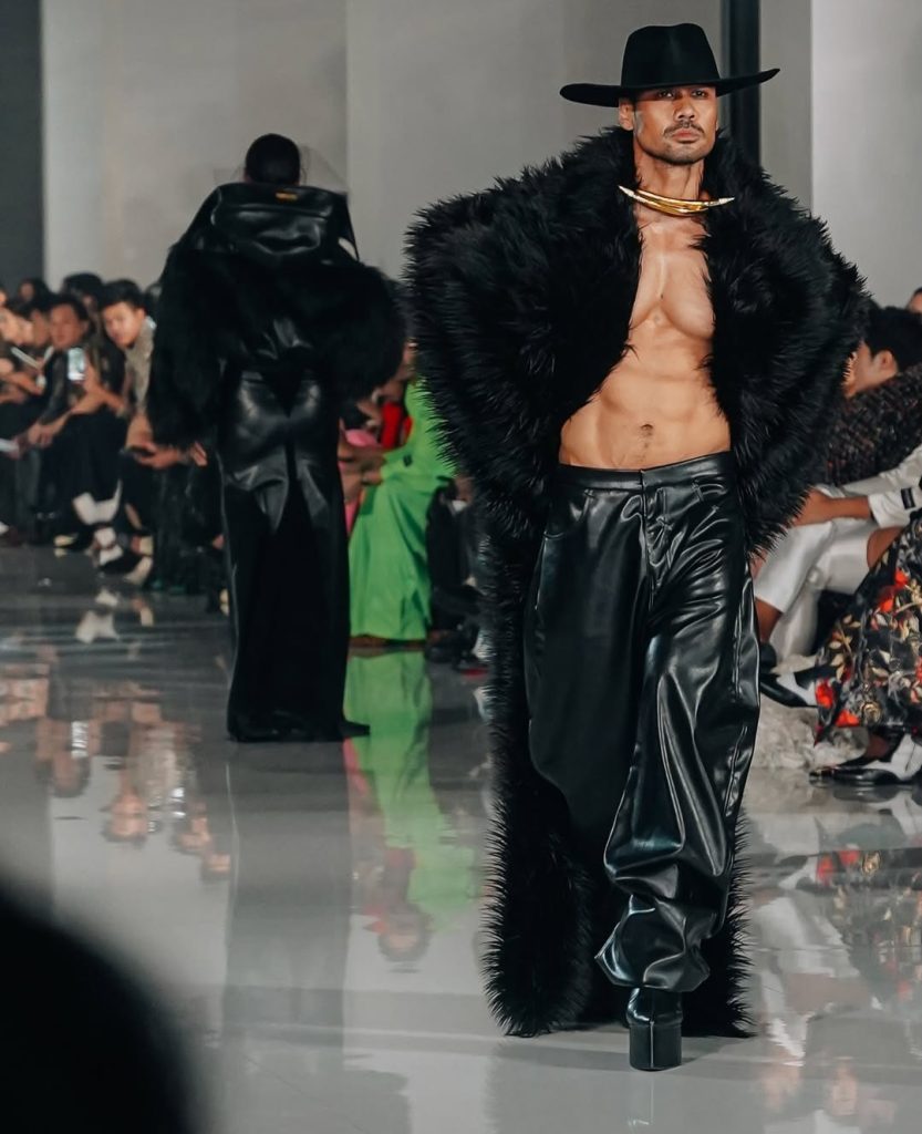 Salah satu foto Chicco saat tampil di pagelaran busana Finality Autumn Winter 25 House of Harry Halim (Foto: Chicco Jerikho)