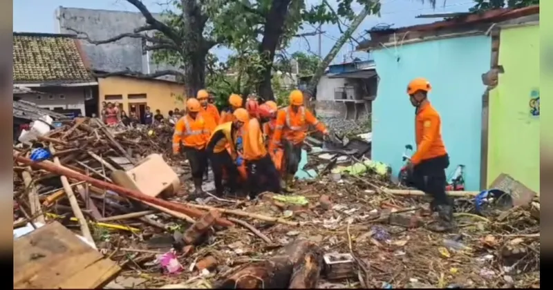 Pelukan Terakhir Zahra dan Nurul, Tragedi Ibu-Anak dalam Banjir Sukabumi