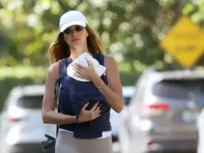 Gisele Bundchen jalan-jalan santai bersama bayinya (Foto: TheImageDirect.com)