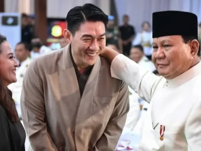 Ifan Seventeen (tengah) bersama Presiden Prabowo Subianto (Foto: Instagram/ifanseventeen)