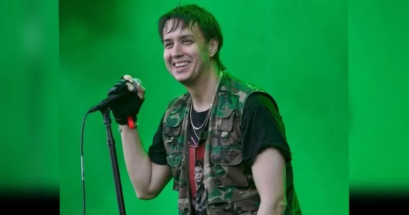 Julian Casablancas Kena Sensor saat Nyanyikan Lagu tentang Palestina