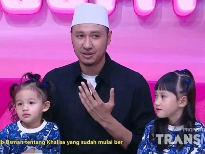 Anak Kartika Putri meminta hadiah umrah jika berhasil puasa. Foto : youtube.com/@TRANSTVofficial