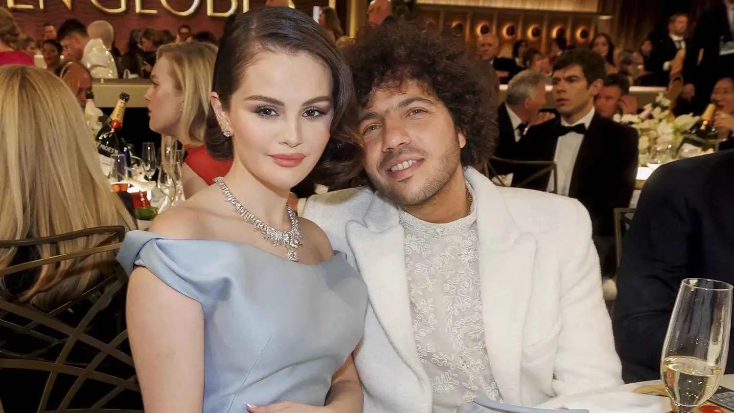 Seru! Benny Blanco Coba Jadi Makeup Artist untuk Selena Gomez