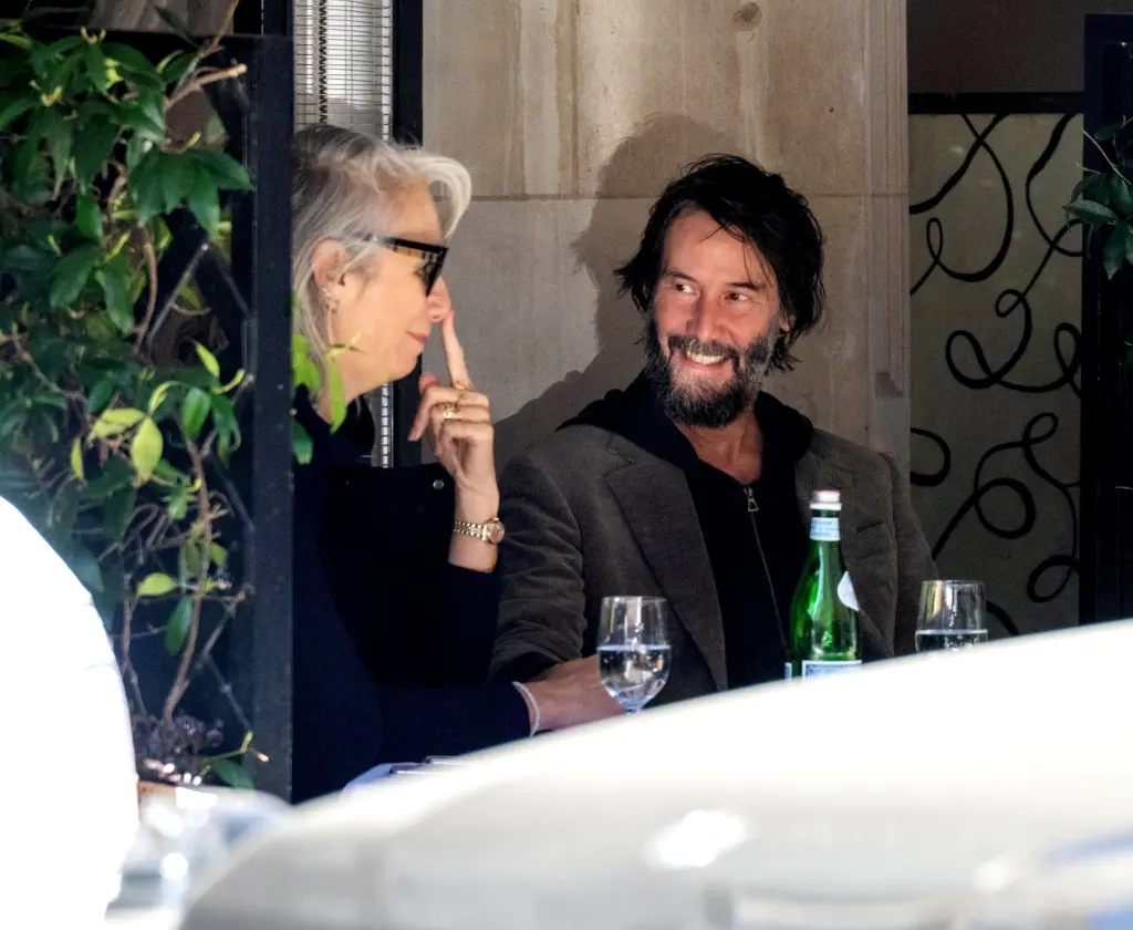 Keanu Reeves dan Alexandra Grant kepergok kencan di London. Foto : Istimewa