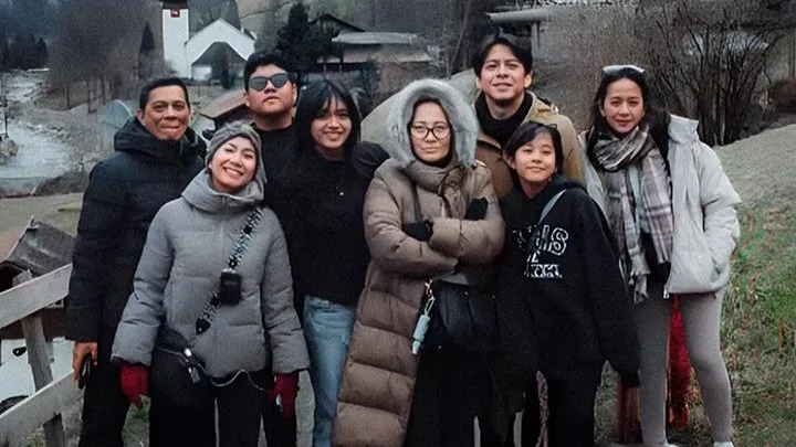 Potret liburan keluarga Ariel Noah. Foto : Instagram/titayuanita