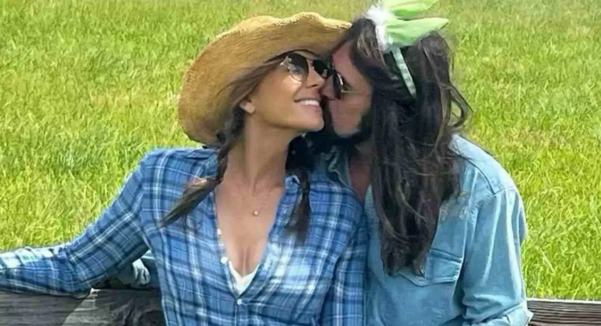 Pose Mesra, Elizabeth Hurley dan Billy Ray Cyrus Digosipkan Pacaran