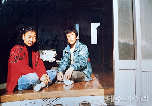 Hong Kyung Ja dan suaminya. Foto: Dok. Jejusori