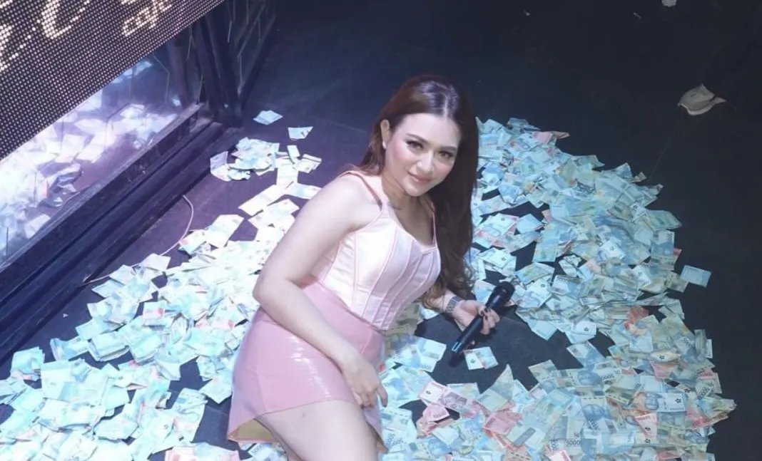Diprotes Dapat Saweran Hasil Nge-Dj, Nathalie Holscher Bingung