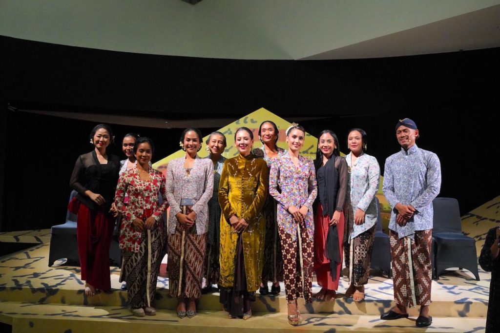Para seniman lintas generasi Tanah Air memperingati Hari Kartini. (Foto: Naomi/Nyata)