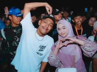Potret kedekatan Hasan Aftershine dan Ria Ricis. Foto : Instagram/denny_caknan