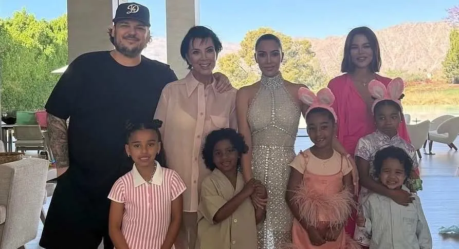 Mewah, Kim Kardashian Rayakan Paskah dengan Gaun Rp242 Juta