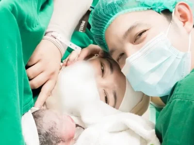 Ustadz Dennis Lim dan istri, Yunda Faisyah dikaruniai bayi kembar. Foto : Instagram/yundafaisyah