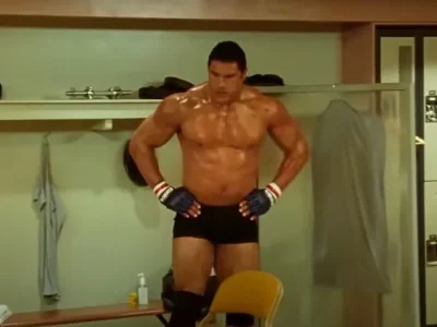 Dwayne 'The Rock' Johnson di film terbarunya 'The Smashing Machine'. (Foto: YouTube/A24)