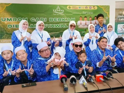 Wali Band umrah bareng keluarga besar. (Foto: Bayu/Nyata)
