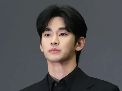 Kim Soo Hyun pernah diramal akan tersandung skandal berkaitan dengan wanita. Foto: Dok. Spotv News