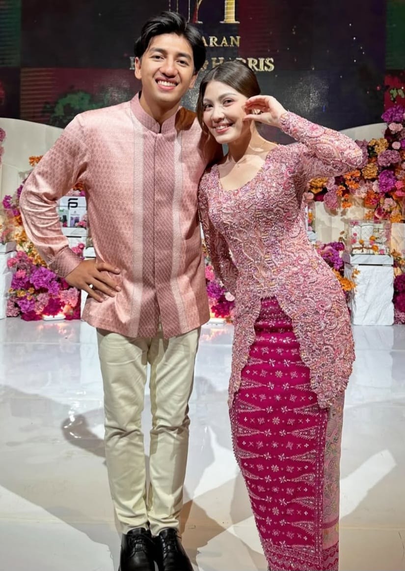 Busana serba pink saat lamaran Harris dan Haviza. Foto: Dok. Instagram @tamiialwi