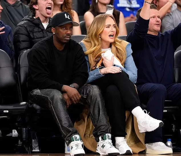 Kegiatan favorit Adele dan kekasih, menonton pertandingan basket. Foto: Dok. AP