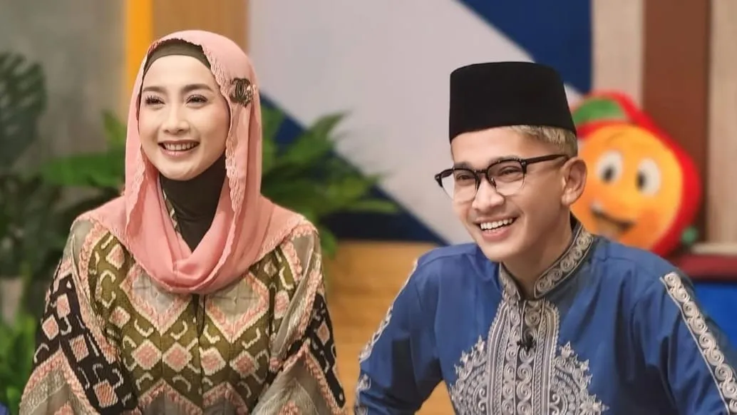 Momen Haru Ruben Onsu Jadi Imam Salat untuk Desy Ratnasari