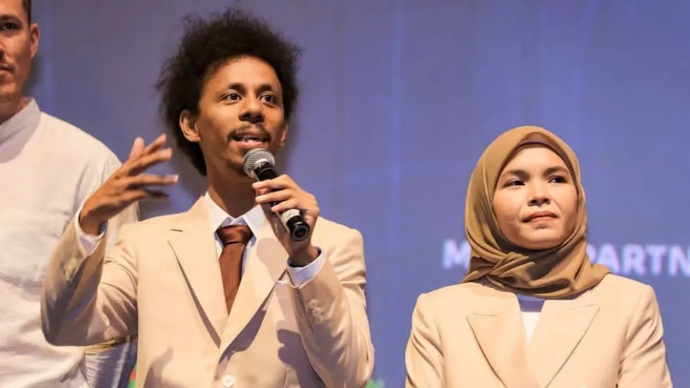 ‘Komang’ Tembus 1 Juta Penonton, Pesan Istri Raim Laode Bikin Haru