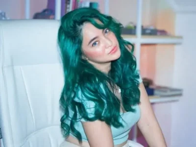 Marshanda tampil nyentrik dengan rambut hijau. Foto: Dok. Instagram @marshanda99