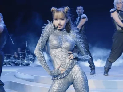 Lisa BLACKPINK tampil sebagai artis solo di Coachella. Foto: Dok. YouTube Coachella
