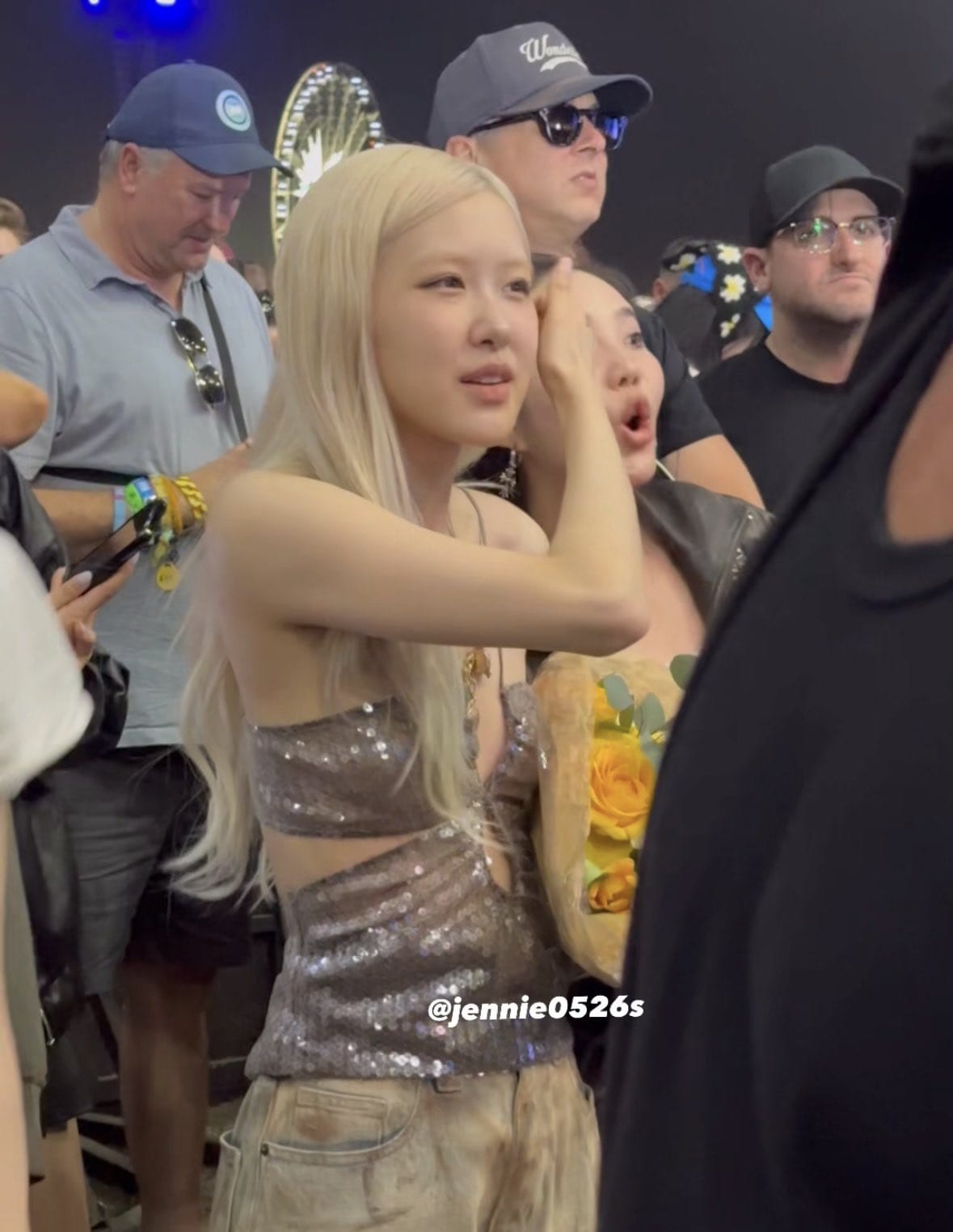 Rose menyaksikan penampilan Lisa BLACKPINK. Foto: Dok. X @jennie0526s
