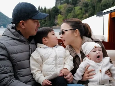 Nikita Willy dan Indra Priawan merayakan ulang tahun Issa di Italia. Foto: Dok. Instagram @nikitawillyofficial94